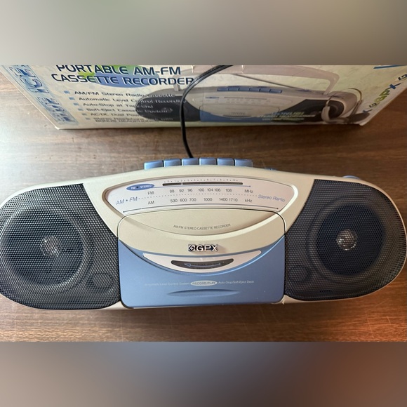 GPX C847BI-E1 Portable AM FM Radio Cassette Player Tested In box w/ headphones - Picture 6 of 9